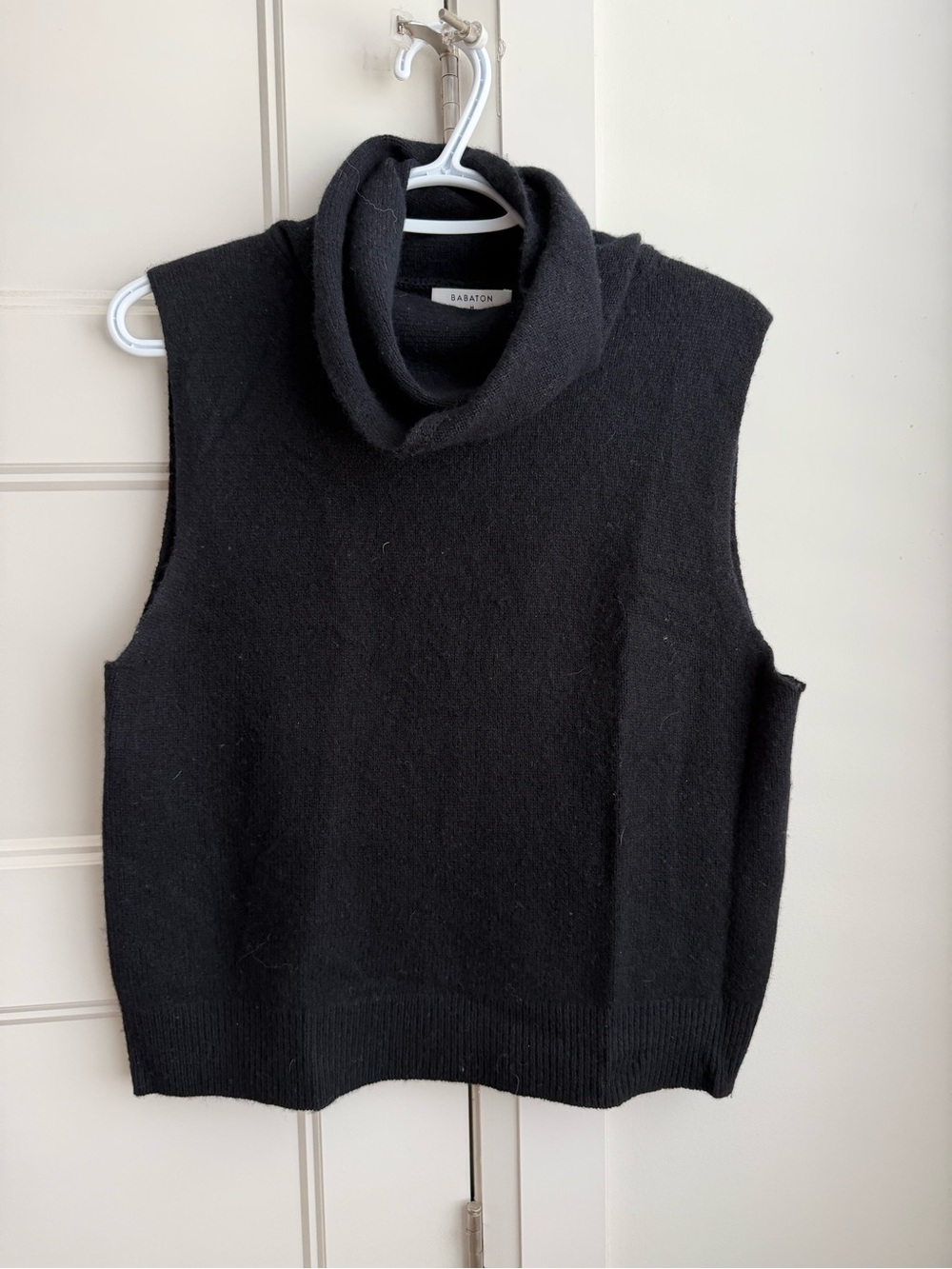 Babaton Black Sleeveless Cashmere Turtleneck Sweater